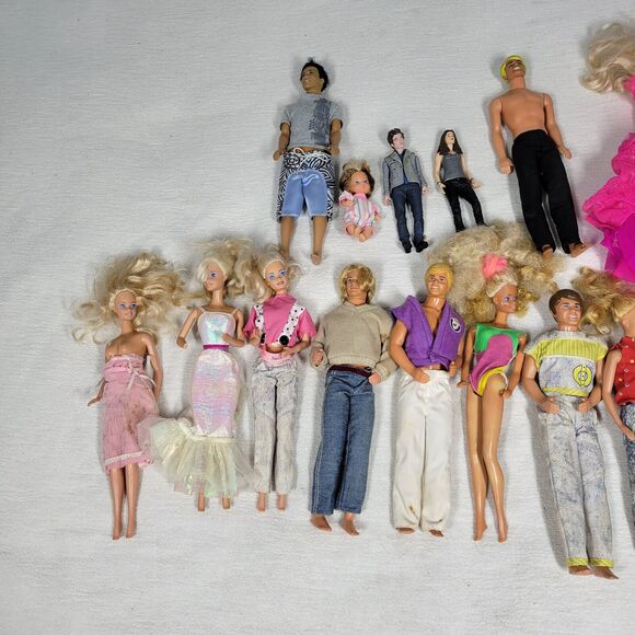 Vintage Barbie Dolls & More Toys Retro Brunette White Caucasian Doll Toy Clothes - Picture 4 of 12